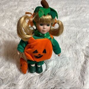 Spooky Hollow 2000 Pamela Pumpkin Tiny Treater